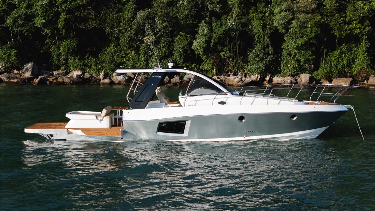 Raptor Boats — High-Performance Sport Boats